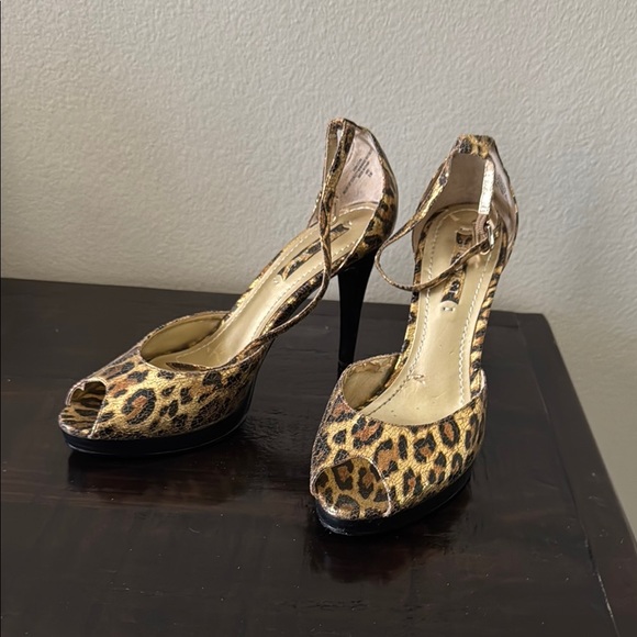 Nine West Brown and Black Heels with Stiletto Design - Picture 1 of 12